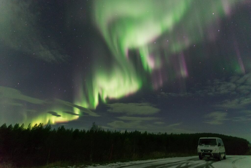 Northern-Lights-chasing-by-car-Tiina-Salonen-1024x684-1